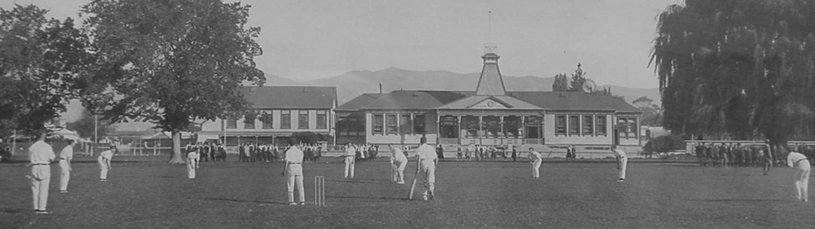 VIRTUTEM DOCTRINA PARAT.